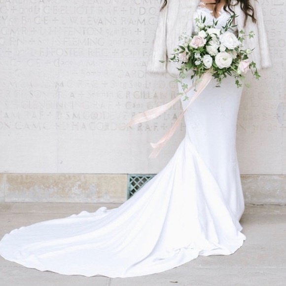 ✨Pronovias Wedding Dress • Atelier 2016 Collection ✨ - Picture 13 of 16